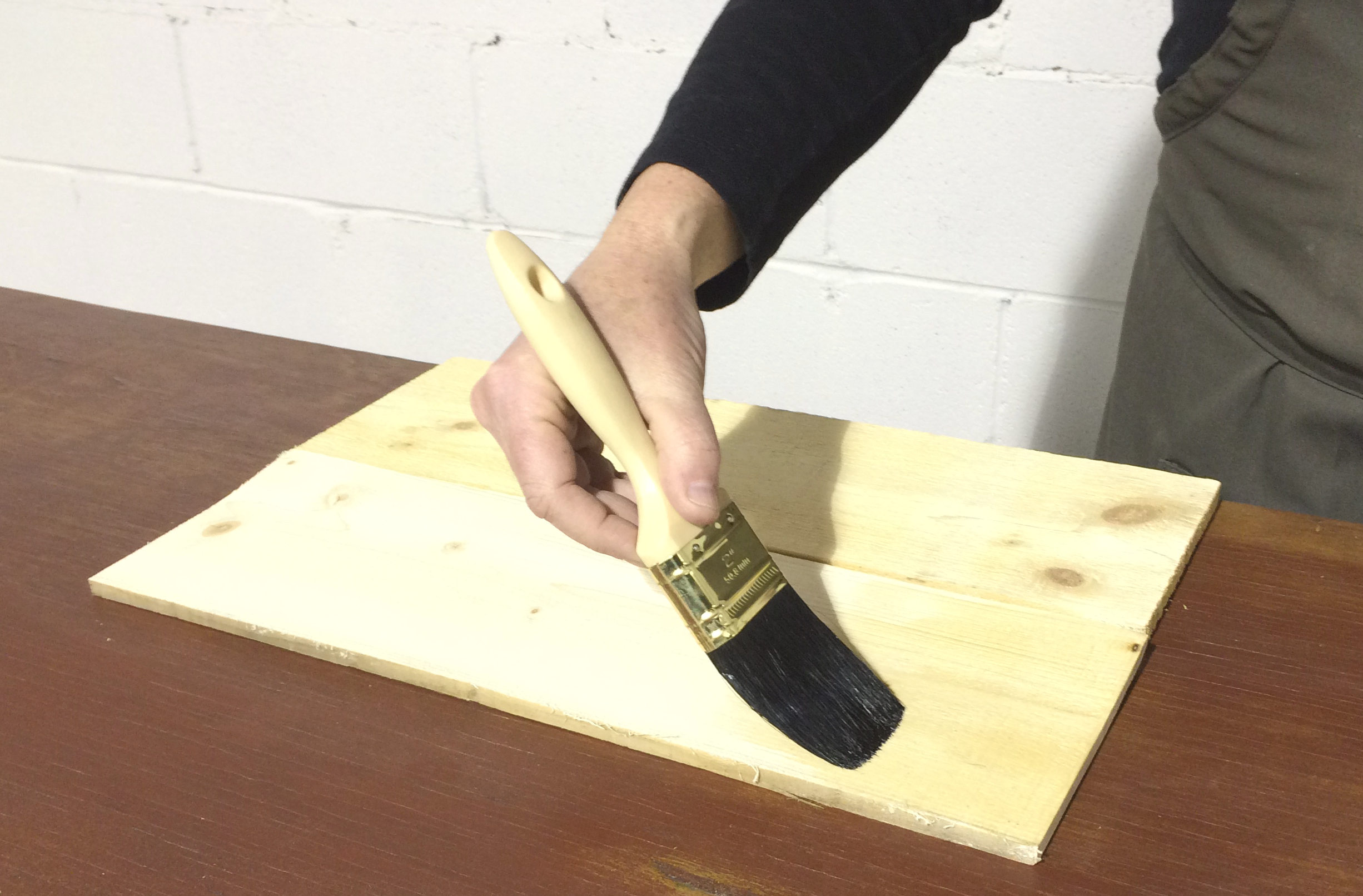 Finition et entretien d'une planche à découper, d'un bloc de boucher ou  d'un plan de travail - Ardec - Produits pour bois