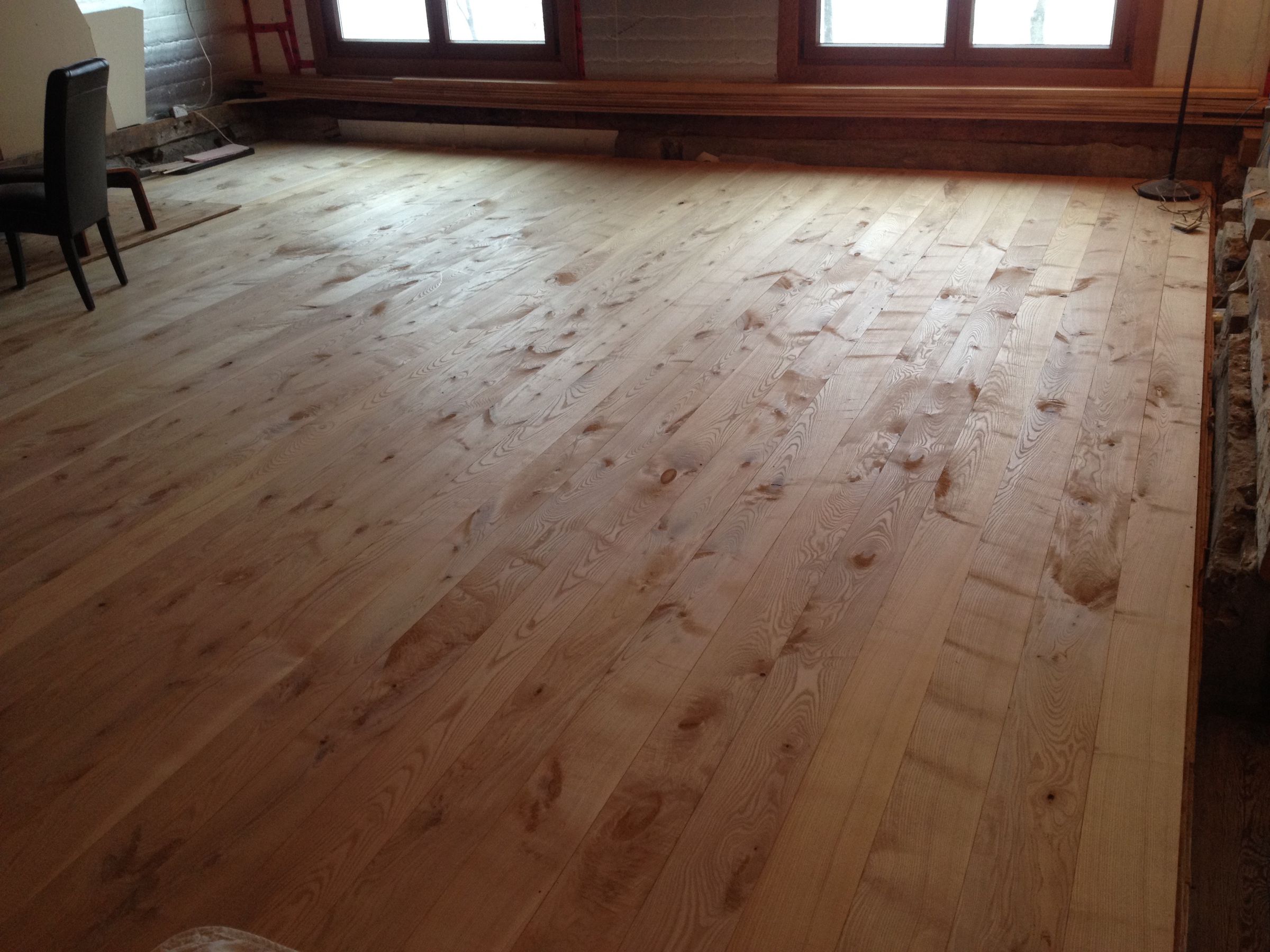 Cire pour remplir les craques entre le planches d'un plancher Ardec